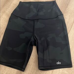 ALO Yoga Camo Bike Shorts High-Waisted Performance